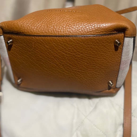 Authentic Burberry - Picture 3 of 4